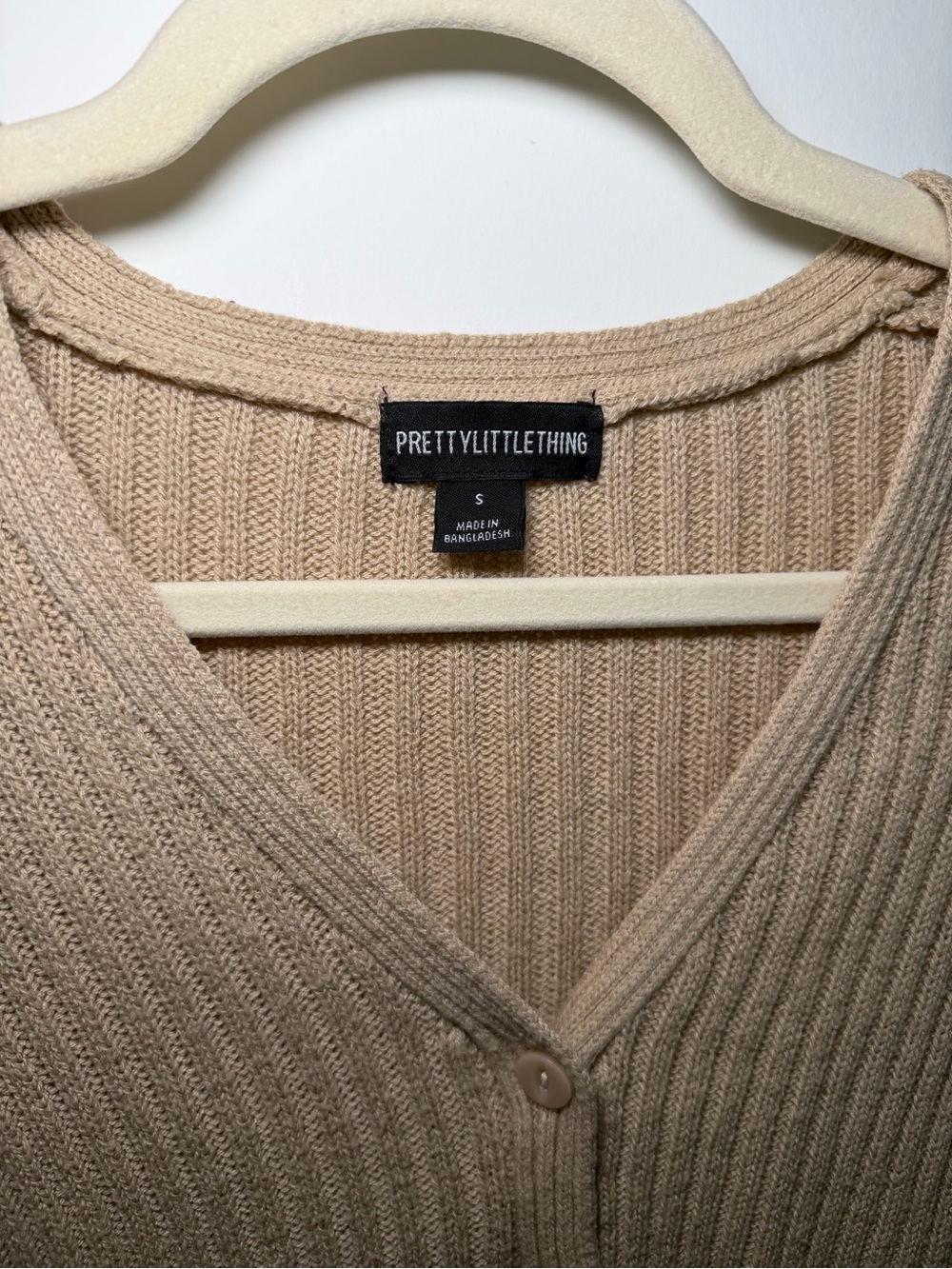 PrettyLittleThing Ribbed V-Neck Button Cardigan - Tan - Picture 3 of 3